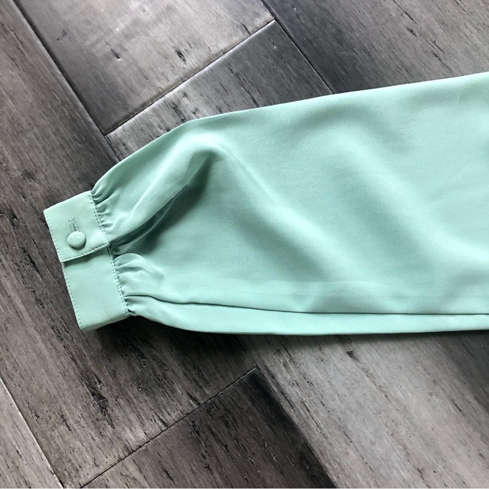Vintage 70s-80s St. John Seafoam Button Front Long Sleeve Blouse - Picture 14 of 15